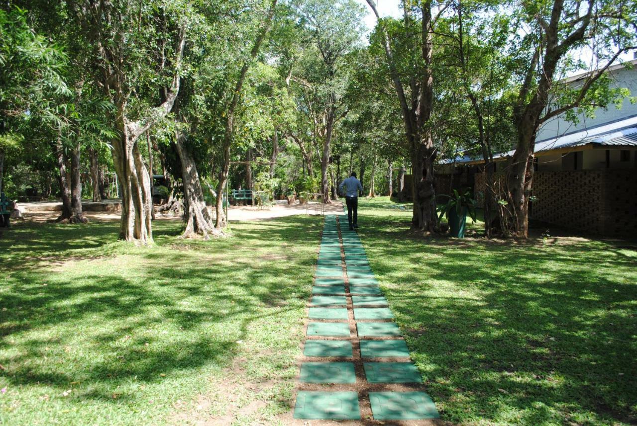 Giritale Hotel Polonnaruwa Bagian luar foto